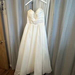 Essence of Australia Elegant Ivory Strapless Wedding Dress
